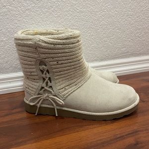 Women’s SO Cream Furry Winter Boots Size 8